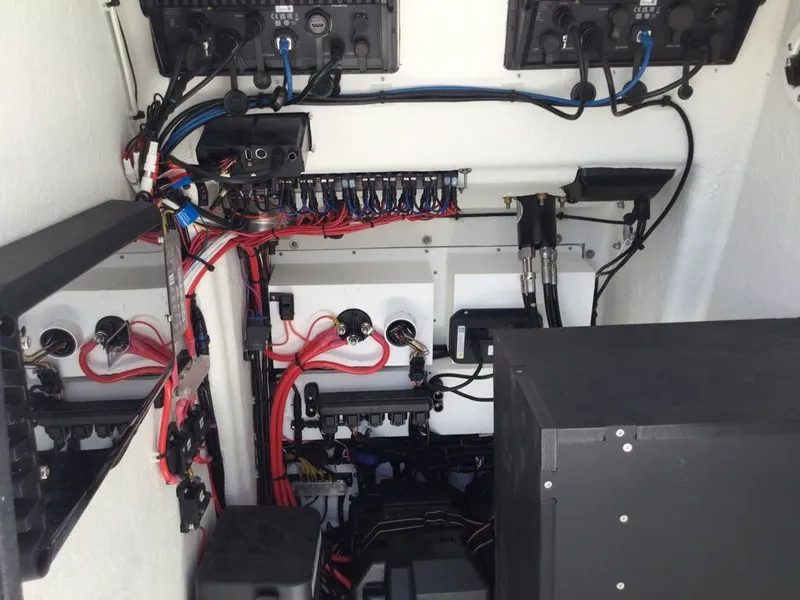 Slide: The Image of Pair Customs 24 Center Console DV 2024 - 15