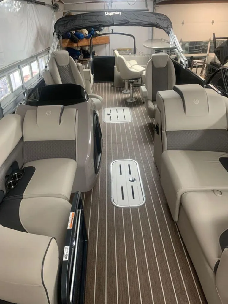 Slide: The Image of Premier Solaris RF 230 DL 2022 - 19