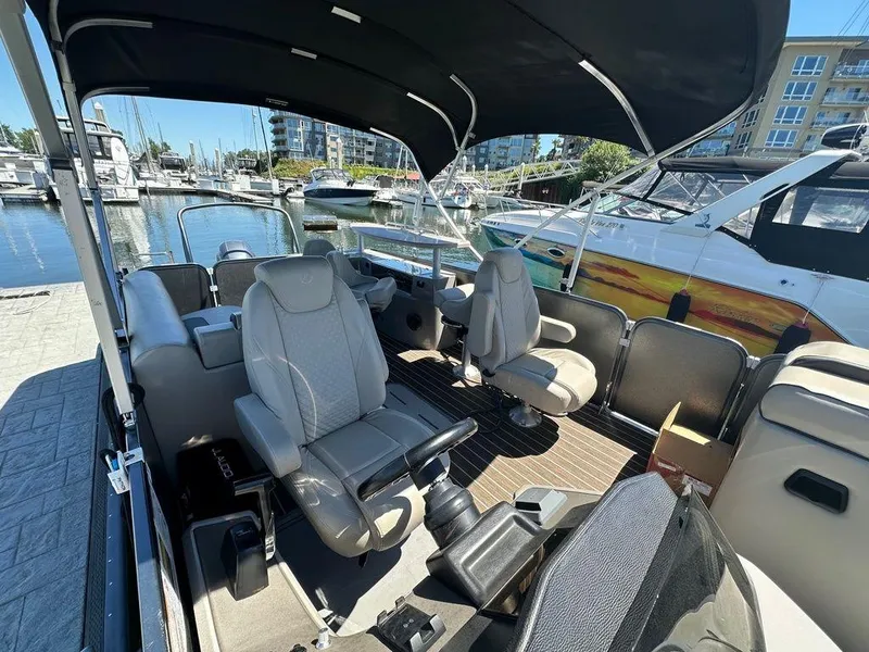 Slide: The Image of Premier Solaris RF 230 DL 2022 - 3