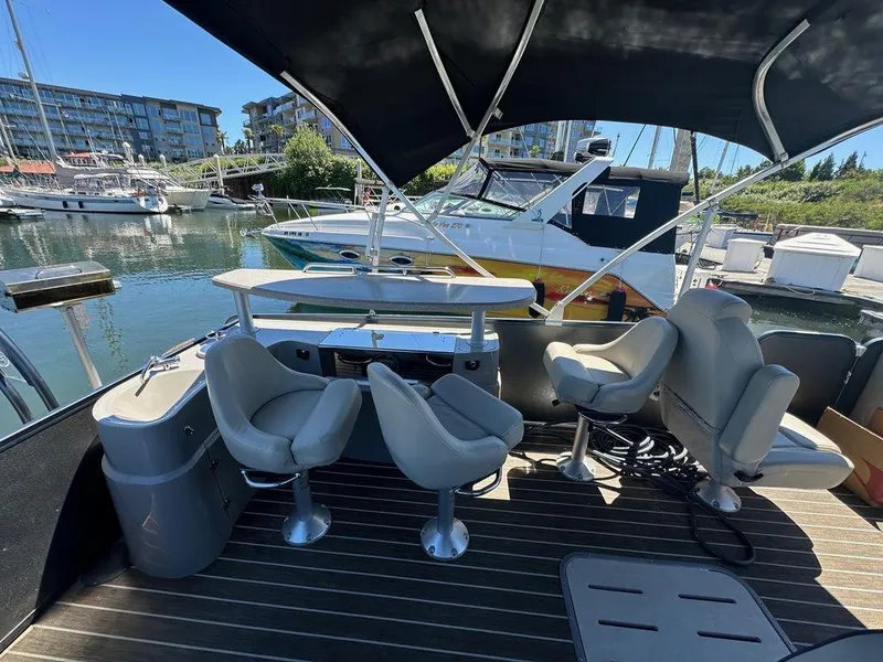 Slide: The Image of Premier Solaris RF 230 DL 2022 - 4