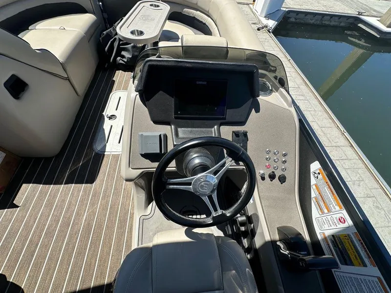 Slide: The Image of Premier Solaris RF 230 DL 2022 - 7