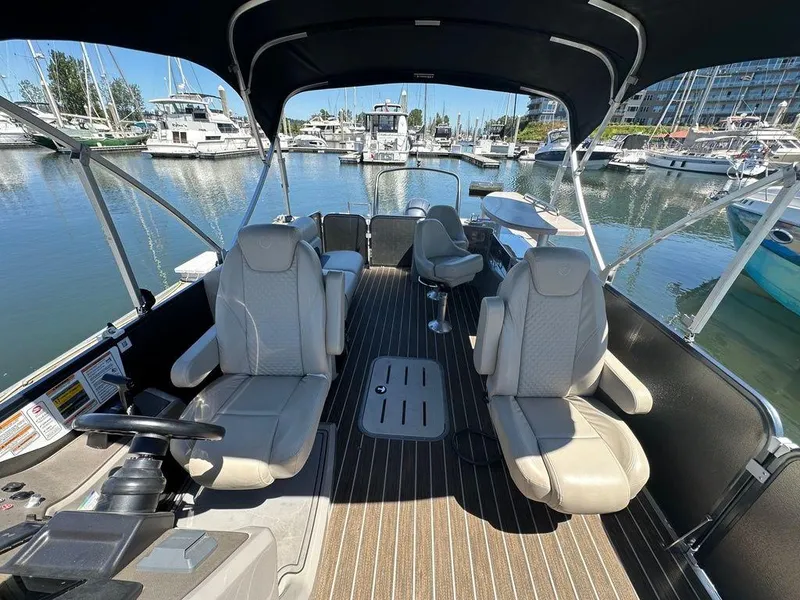 Slide: The Image of Premier Solaris RF 230 DL 2022 - 8