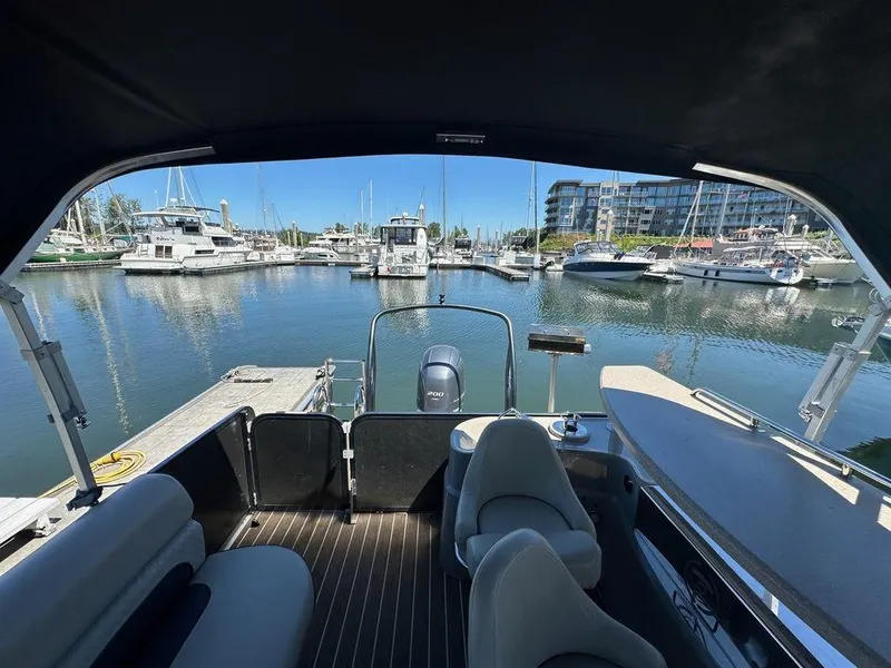 Slide: The Image of Premier Solaris RF 230 DL 2022 - 9