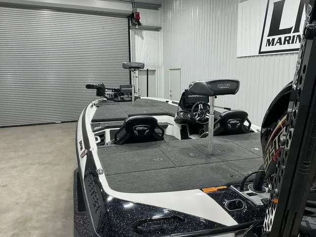 Slide: The Image of Skeeter FXR20 Limited 2024 - 10