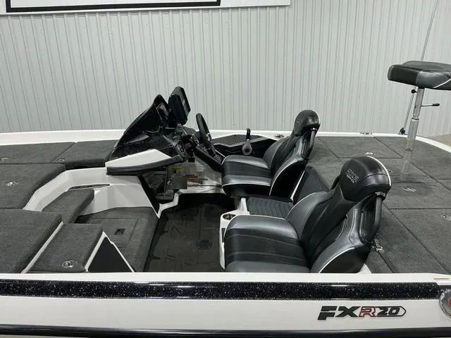 Slide: The Image of Skeeter FXR20 Limited 2024 - 16