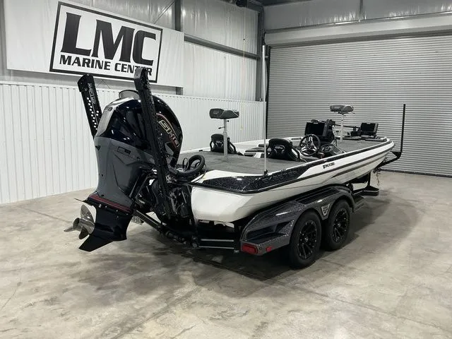 Slide: The Image of Skeeter FXR20 Limited 2024 - 6
