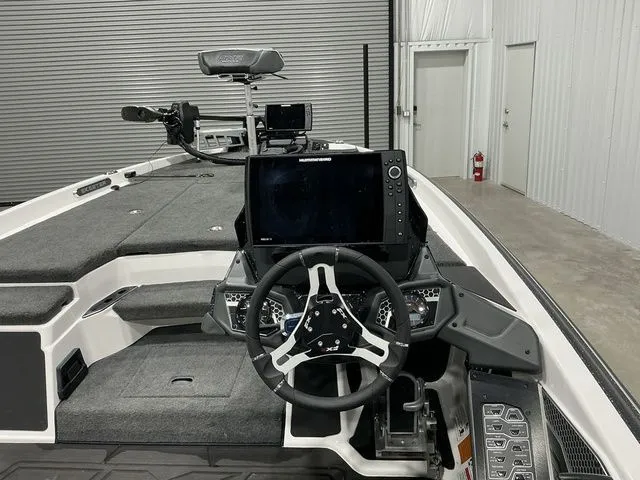 Slide: The Image of Skeeter FXR20 Limited 2024 - 8