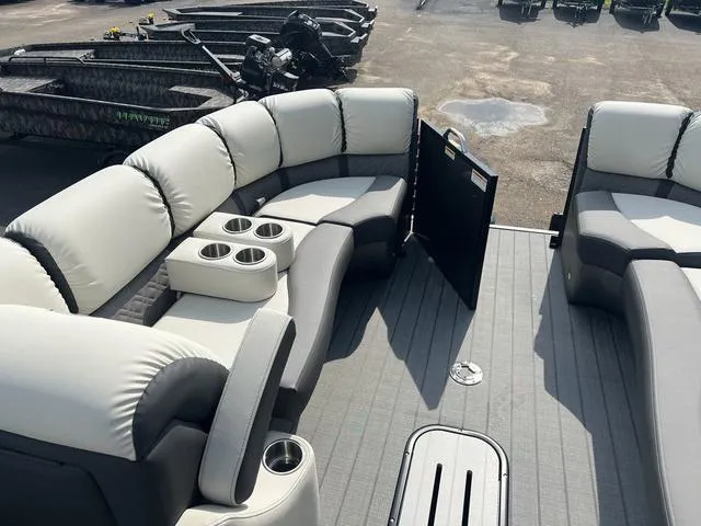 Slide: The Image of Veranda VP25RCT 2025 - 11