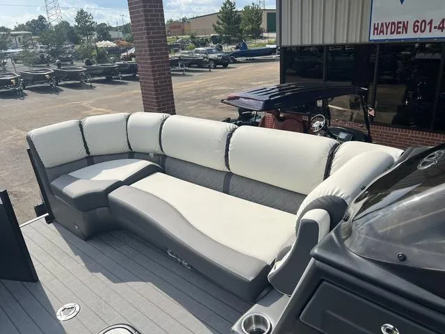 Slide: The Image of Veranda VP25RCT 2025 - 12