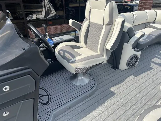 Slide: The Image of Veranda VP25RCT 2025 - 13