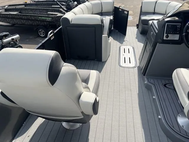 Slide: The Image of Veranda VP25RCT 2025 - 20