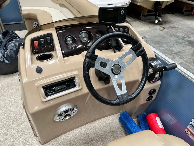 Slide: The Image of Bennington 24 SX 2016 - 2