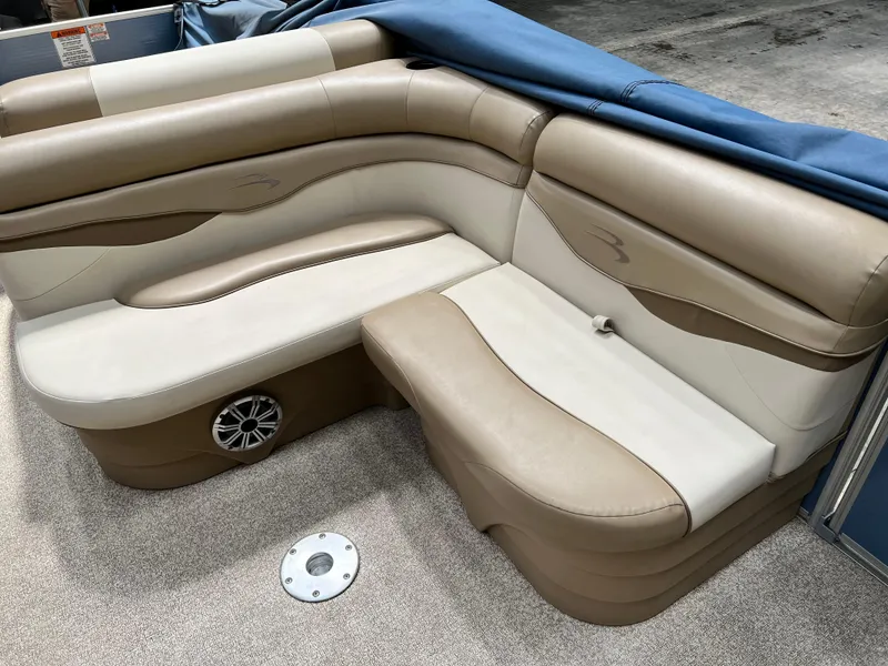 Slide: The Image of Bennington 24 SX 2016 - 8