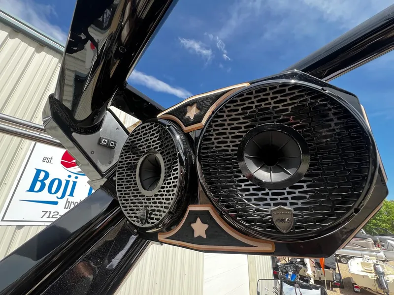 Slide: The Image of Close-up of 2021 Centurion Ri245 boat speakers against a blue sky background. - 40