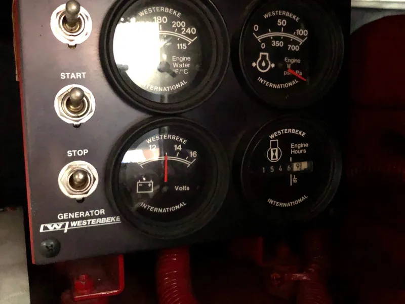 Slide: The Image of Control panel of a 1998 Carver 530 Voyager Pilothouse generator. - 31