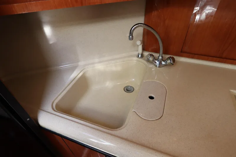 Slide: The Image of 1999 Sea Ray 380 Sundancer kitchen sink and countertop - 27