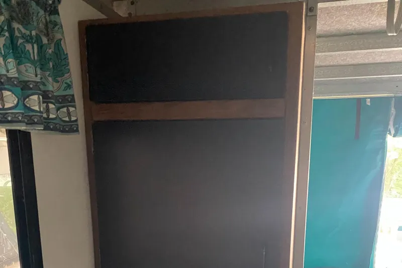 Slide: The Image of 1994 Sun Tracker PARTY HUT 30 OB interior with black panel and window curtain. - 11