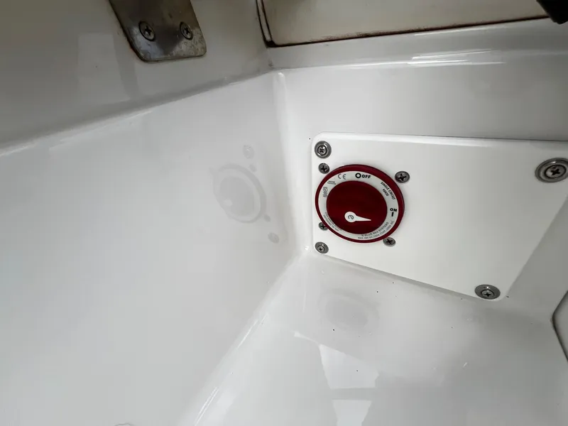 Slide: The Image of Battery switch in a 2011 Cobalt 200 boat. - 17