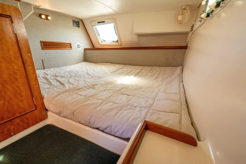 Slide: The Image of Cozy cabin interior of 2002 PDQ Power Catamaran MV/34 Passagemaker with bed and window. - 38