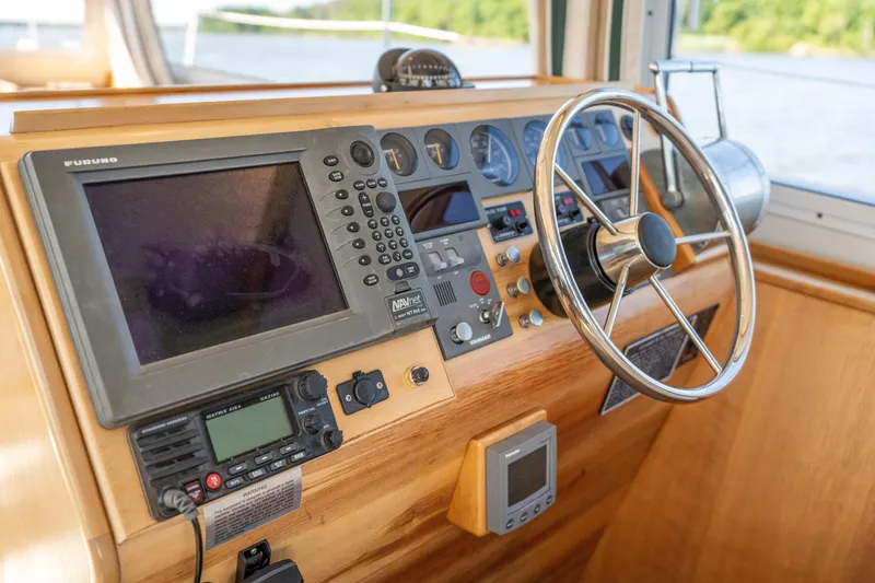 Slide: The Image of Control panel of a 2002 PDQ Power Catamaran MV/34 Passagemaker with navigation equipment. - 39