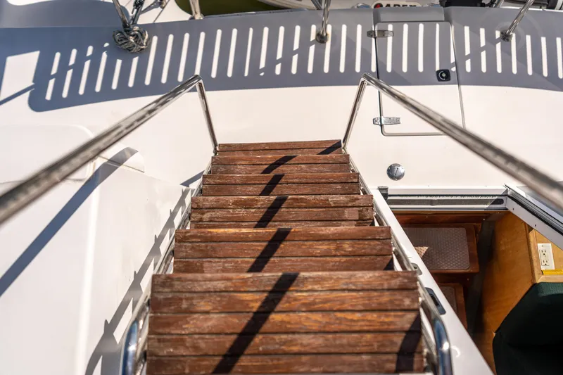 Slide: The Image of PDQ Power Catamaran MV/34 Passagemaker 2002 - 65