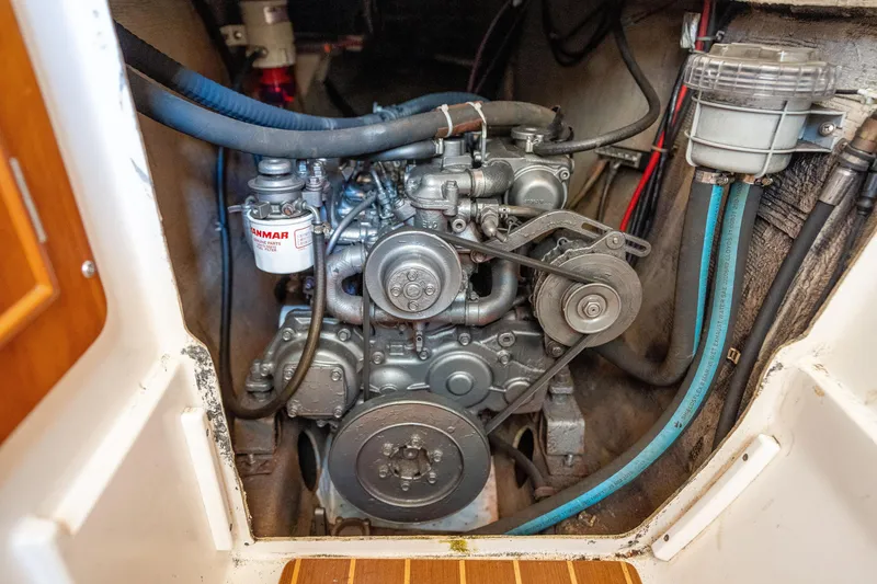 Slide: The Image of PDQ Power Catamaran MV/34 Passagemaker 2002 - 68