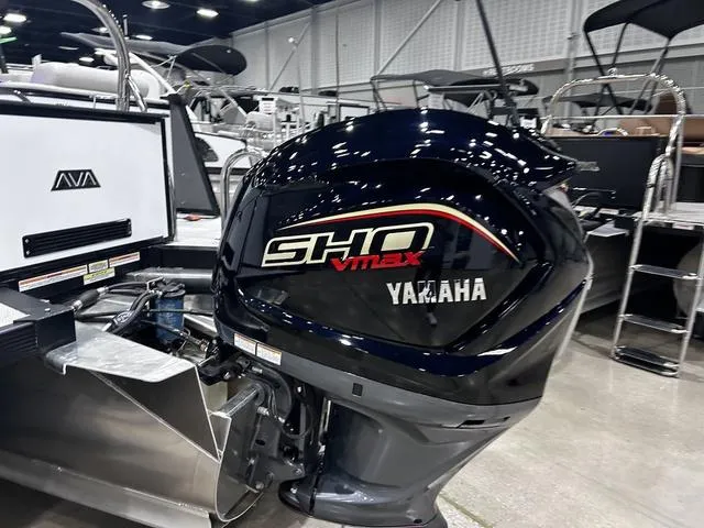 Slide: The Image of Avalon Catalina Quad Lounger 23 FT 2024 - 3