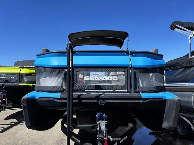Slide: The Image of 2023 Sea-Doo Switch® 19-170 hp pontoon boat, blue exterior, rear view. - 7