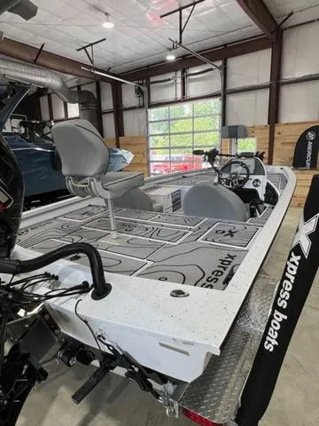 Slide: The Image of Xpress X19 PRO 2024 - 7