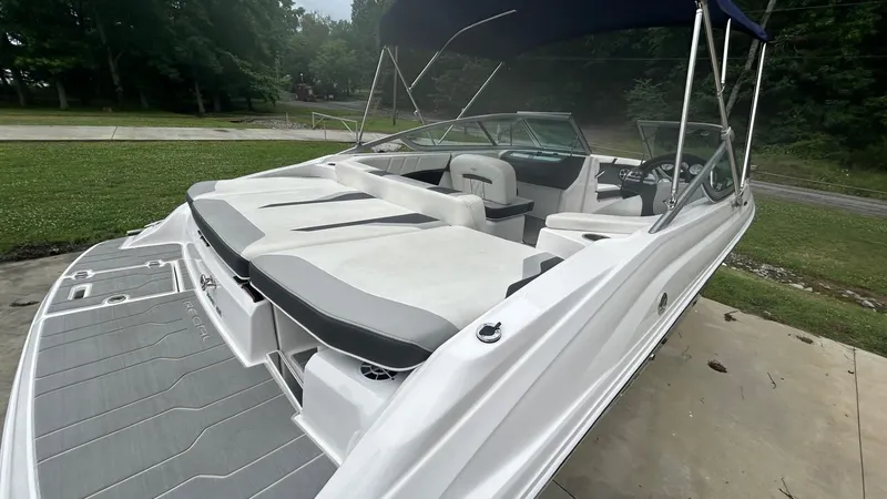 Slide: The Image of Regal 2000ES 2019 - 2