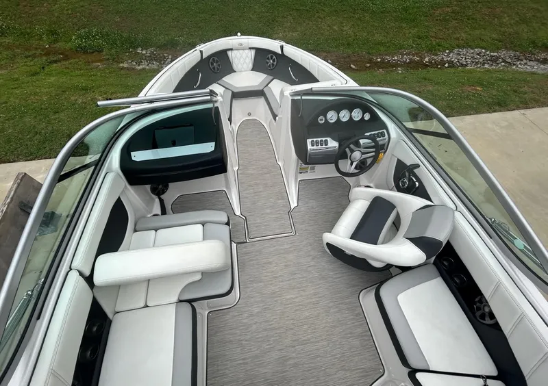 Slide: The Image of Regal 2000ES 2019 - 3