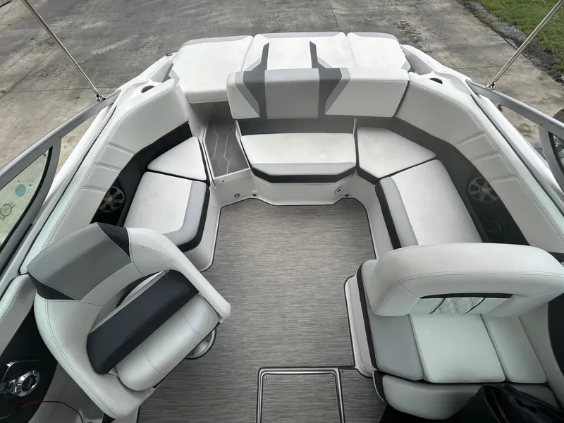 Slide: The Image of Regal 2000ES 2019 - 4