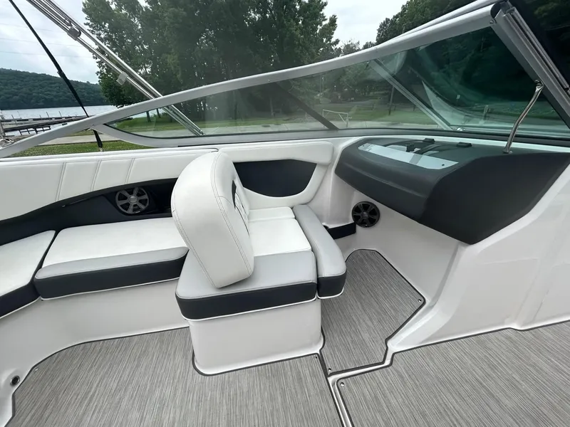 Slide: The Image of Regal 2000ES 2019 - 8