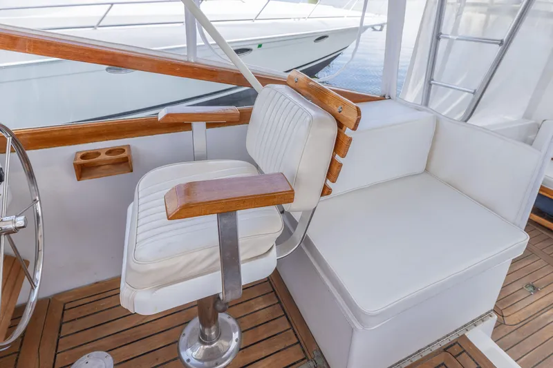 Slide: The Image of Captain's chair and seating area on a 1990 Little Harbor 34 Express Direct Drive boat. - 7