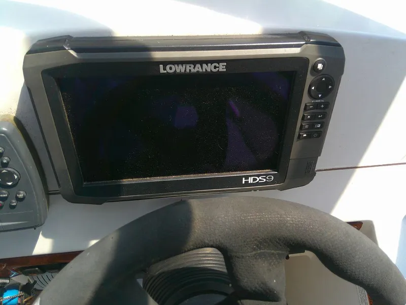 Slide: The Image of Lowrance HDS9 display on 2005 Larson Cabrio 330 boat dashboard. - 29