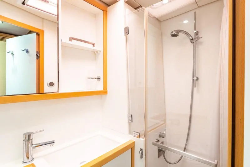 Slide: The Image of Lagoon 560 2012 - 103