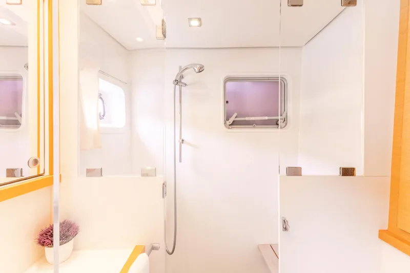 Slide: The Image of Lagoon 560 2012 - 105