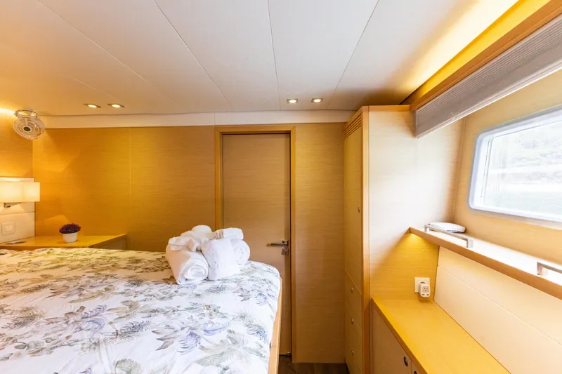 Slide: The Image of Lagoon 560 2012 - 107