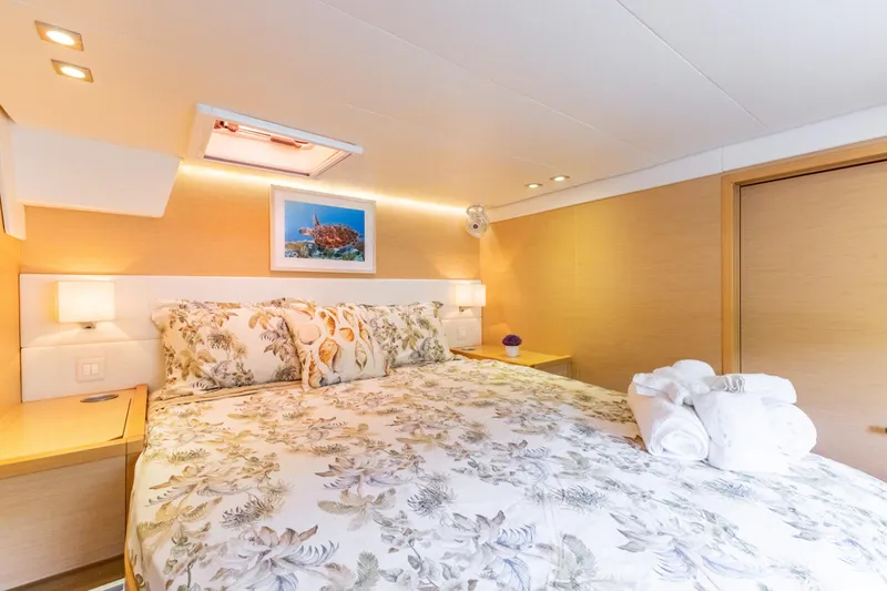 Slide: The Image of Lagoon 560 2012 - 108