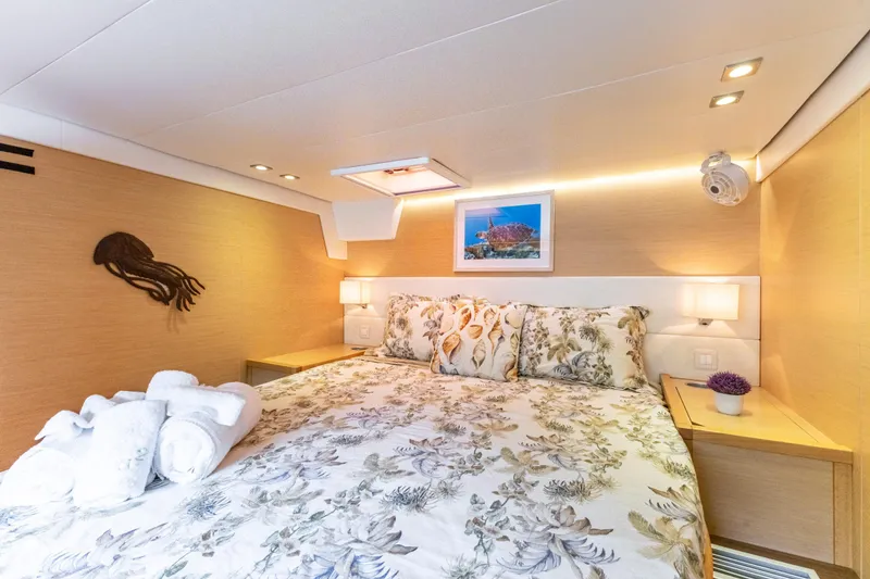 Slide: The Image of Lagoon 560 2012 - 109