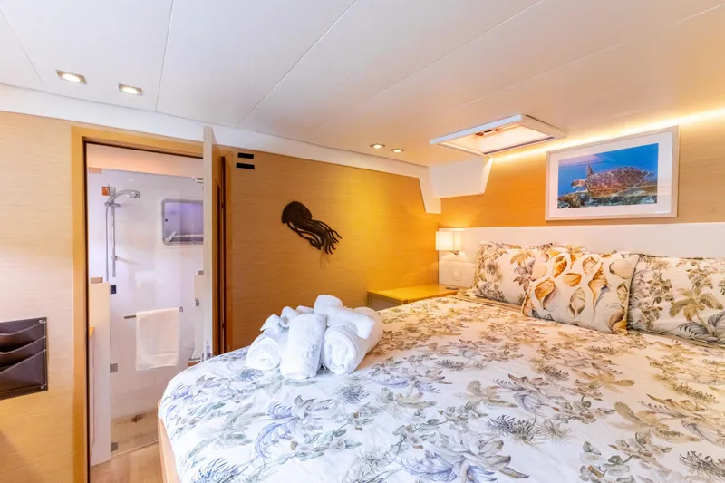 Slide: The Image of Lagoon 560 2012 - 110