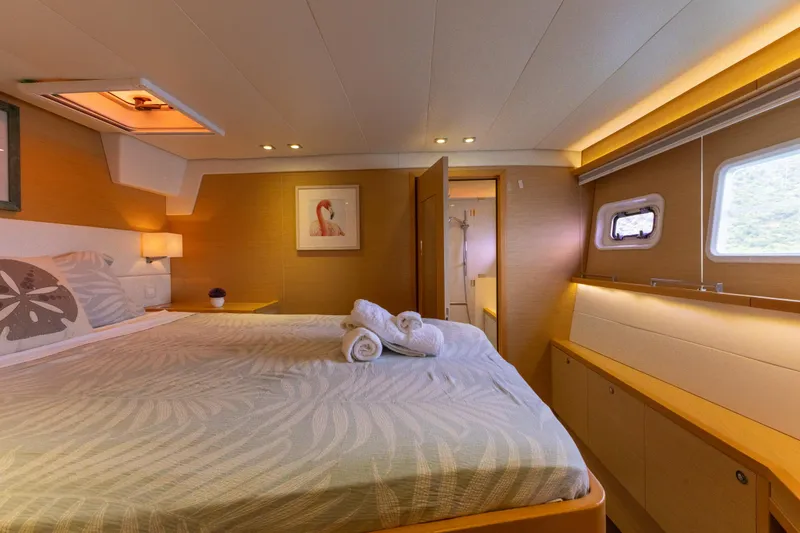 Slide: The Image of Lagoon 560 2012 - 115