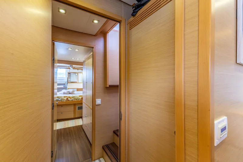 Slide: The Image of Lagoon 560 2012 - 117