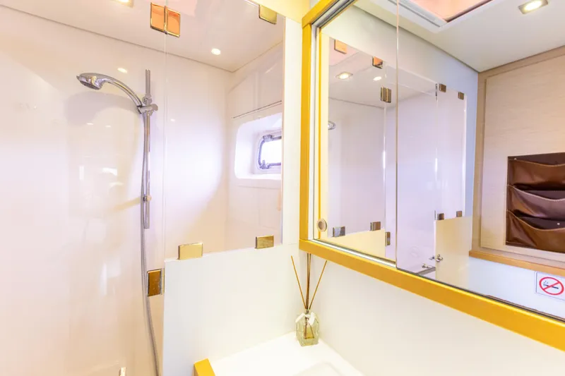 Slide: The Image of Lagoon 560 2012 - 118