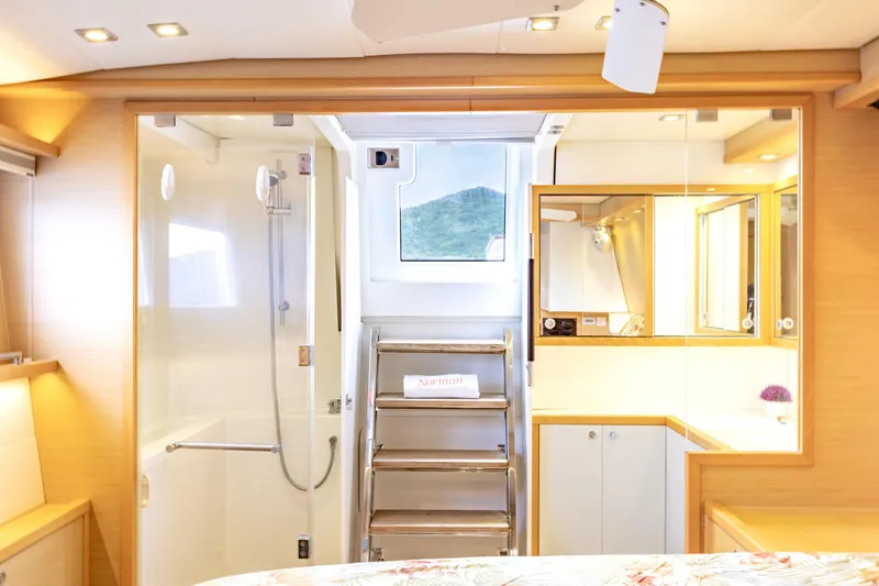 Slide: The Image of Lagoon 560 2012 - 120