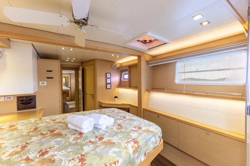 Slide: The Image of Lagoon 560 2012 - 121