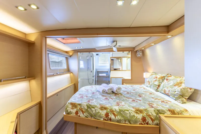 Slide: The Image of Lagoon 560 2012 - 122