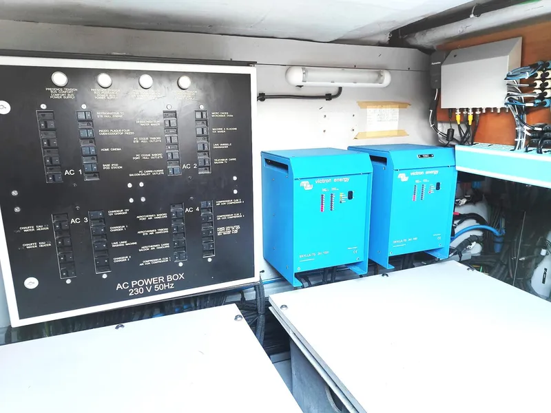 Slide: The Image of Lagoon 560 2012 - 124