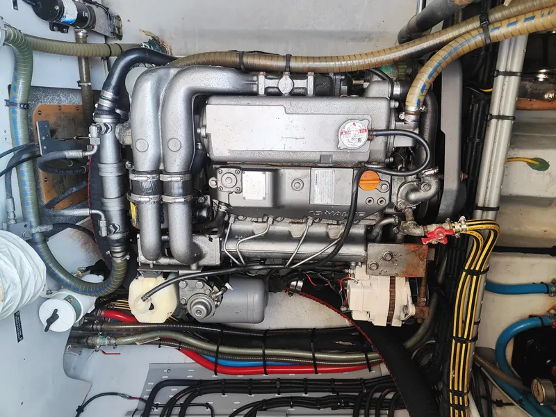 Slide: The Image of Lagoon 560 2012 - 128