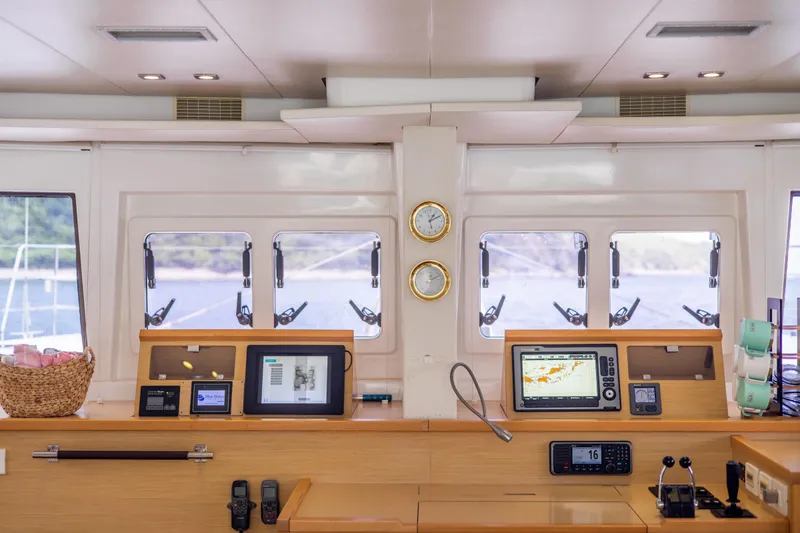 Slide: The Image of Lagoon 560 2012 - 60